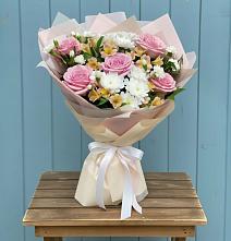 Букет цветов из:  Гвоздики, Орхидеи и Розы #REPLACE_PRED# Первомайском Алтайского края