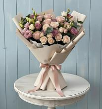 Букет цветов из:  Розы и Лизиантусы в Первомайском Алтайского края