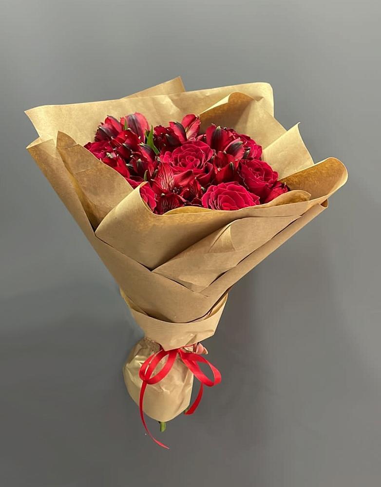 Букет цветов из: Альстромерии и Розы в Первомайском Алтайского края