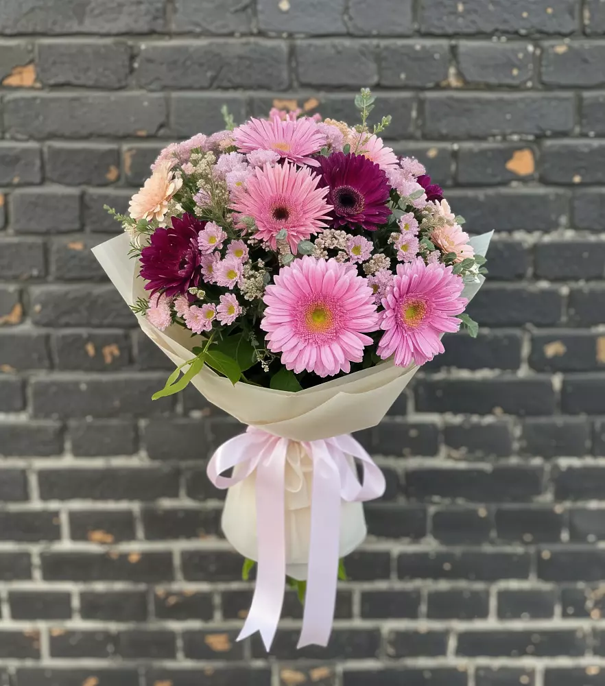 Букет цветов из: Герберы и Хризантемы в Первомайском Алтайского края
