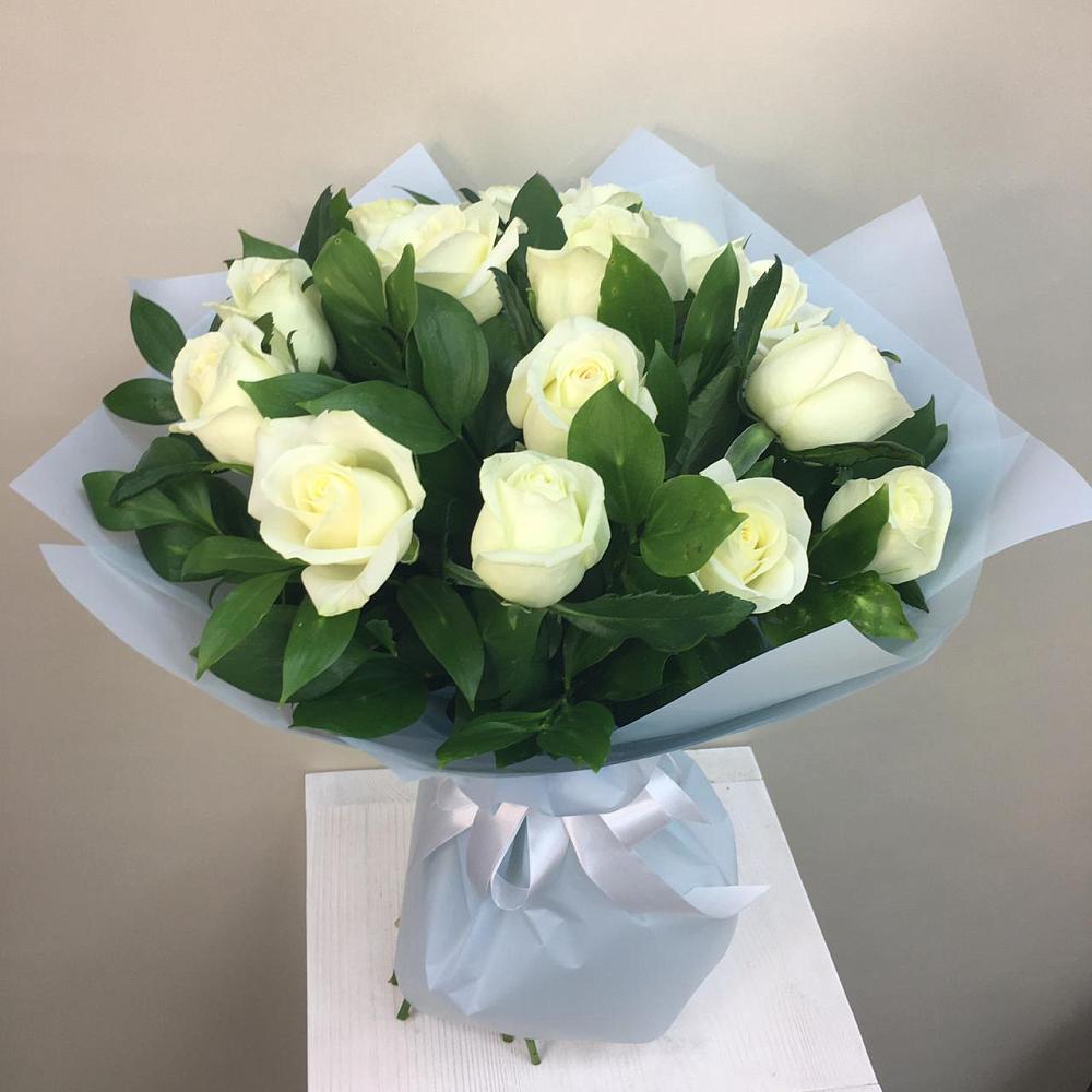 Букет 15 Белых роз Проуд в Первомайском Алтайского края