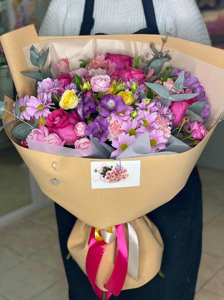 Букет цветов из: Хризантемы, Гвоздики и Альстромерии в Первомайском Алтайского края