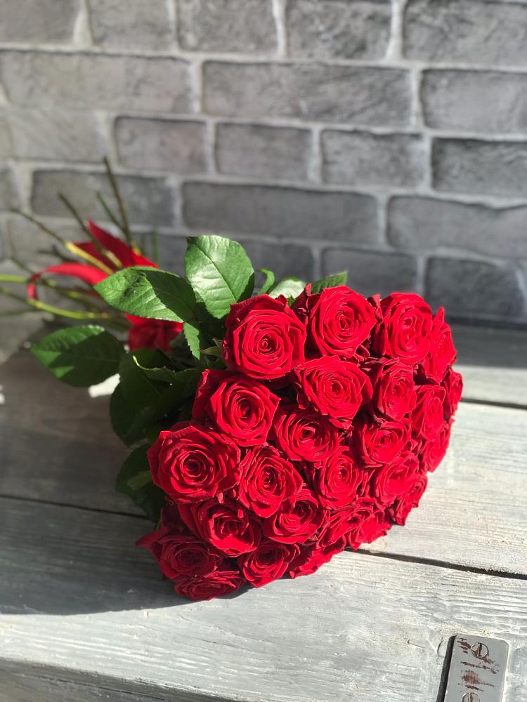 Букет Красные розы Фридом в Первомайском Алтайского края