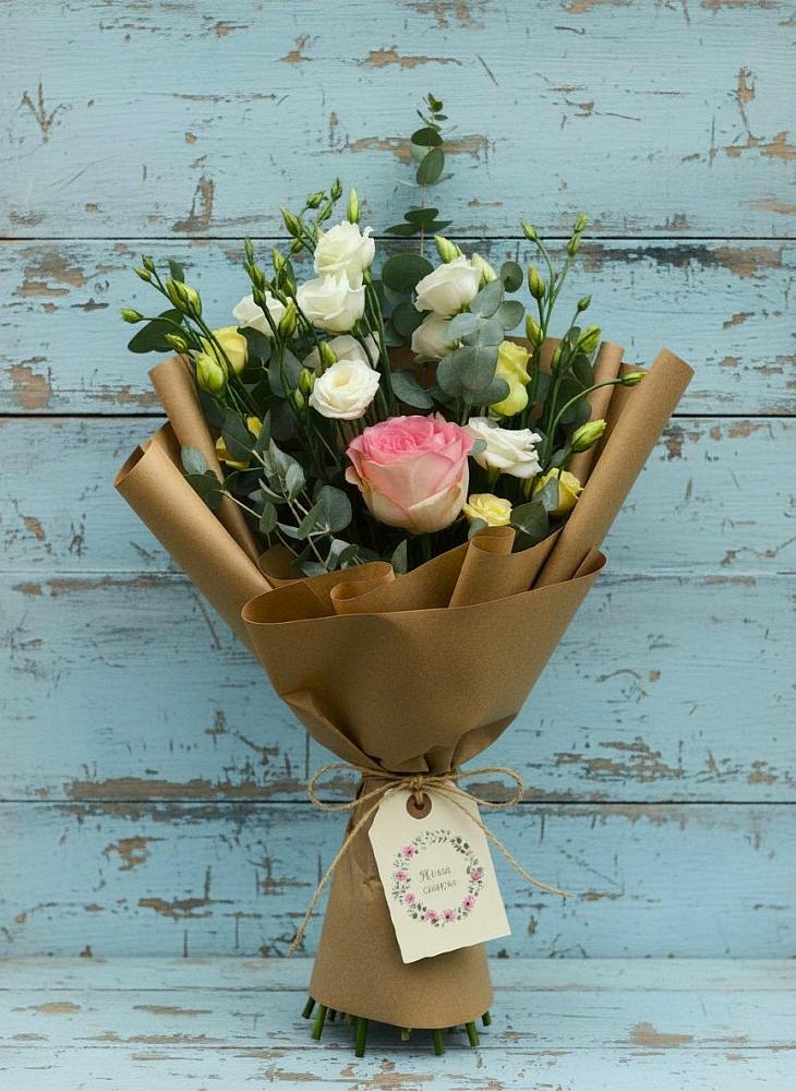 Букет цветов из: Розы и Лизиантусы в Первомайском Алтайского края