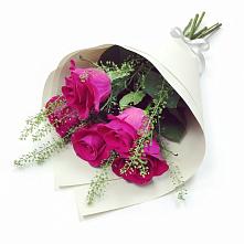 Букет цветов из:  Розы в Первомайском Алтайского края