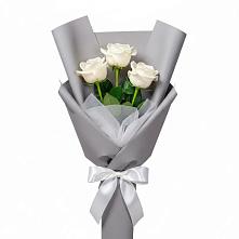 Букет 3 белые розы в Первомайском Алтайского края