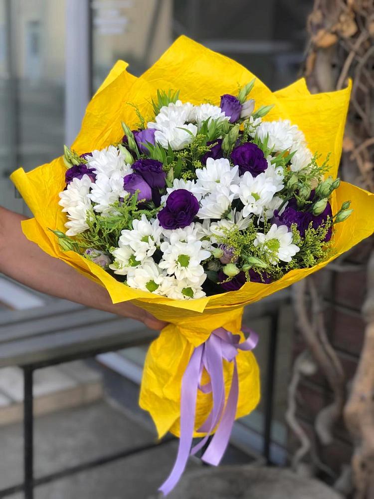 Букет цветов из: Ирисы, Хризантемы и Ромашки в Первомайском Алтайского края