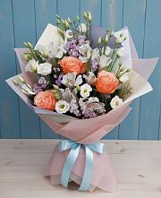 Букет цветов из:  Лизиантусы, Розы, Альстромерии и Гипсофила в Первомайском Алтайского края