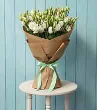 Букет цветов из:  Лизиантусы в Первомайском Алтайского края