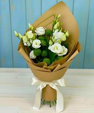 Букет цветов из:  Хризантемы и Лизиантусы в Первомайском Алтайского края