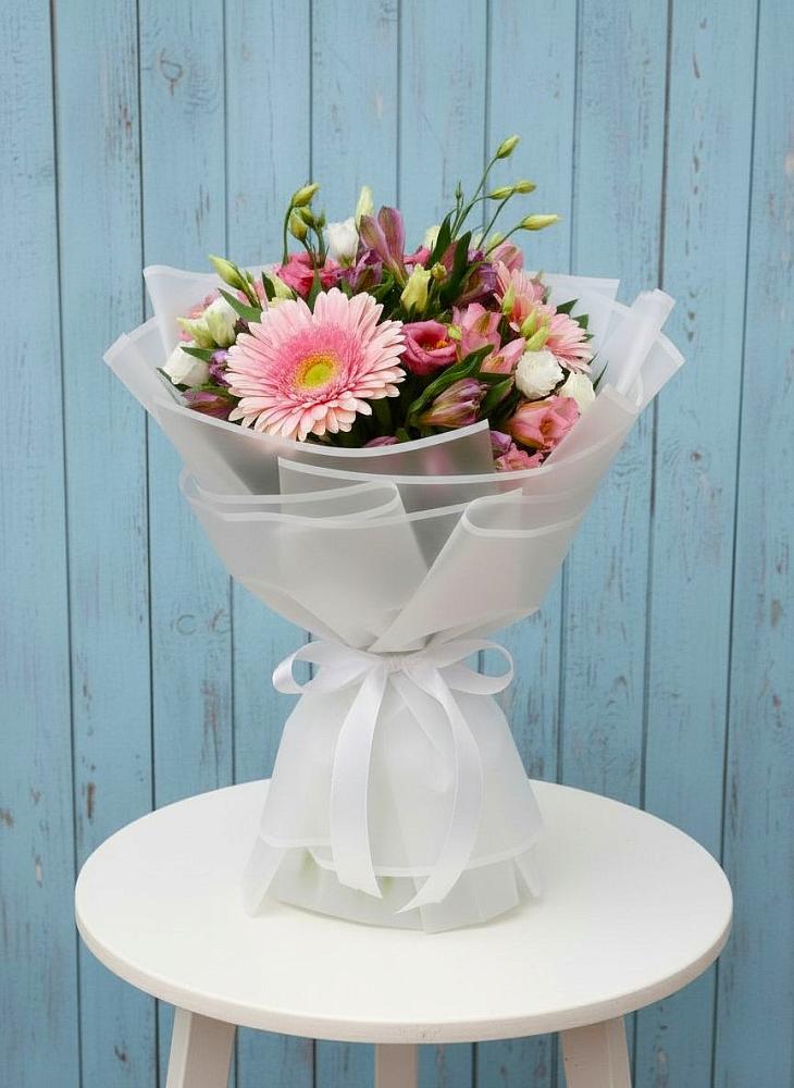 Букет цветов из: Герберы, Альстромерии и Лизиантусы в Первомайском Алтайского края