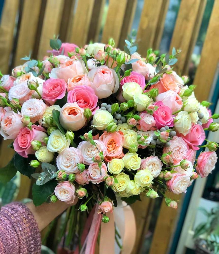 Букет цветов из: Розы в Первомайском Алтайского края