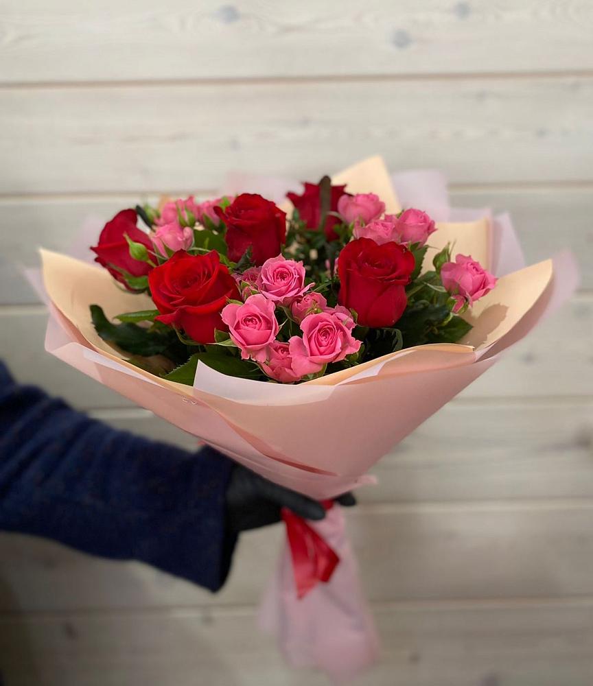 Букет цветов из: Розы в Первомайском Алтайского края