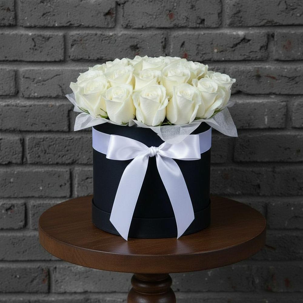 Цветочная композиция из Розы в шляпной коробке в Первомайском Алтайского края