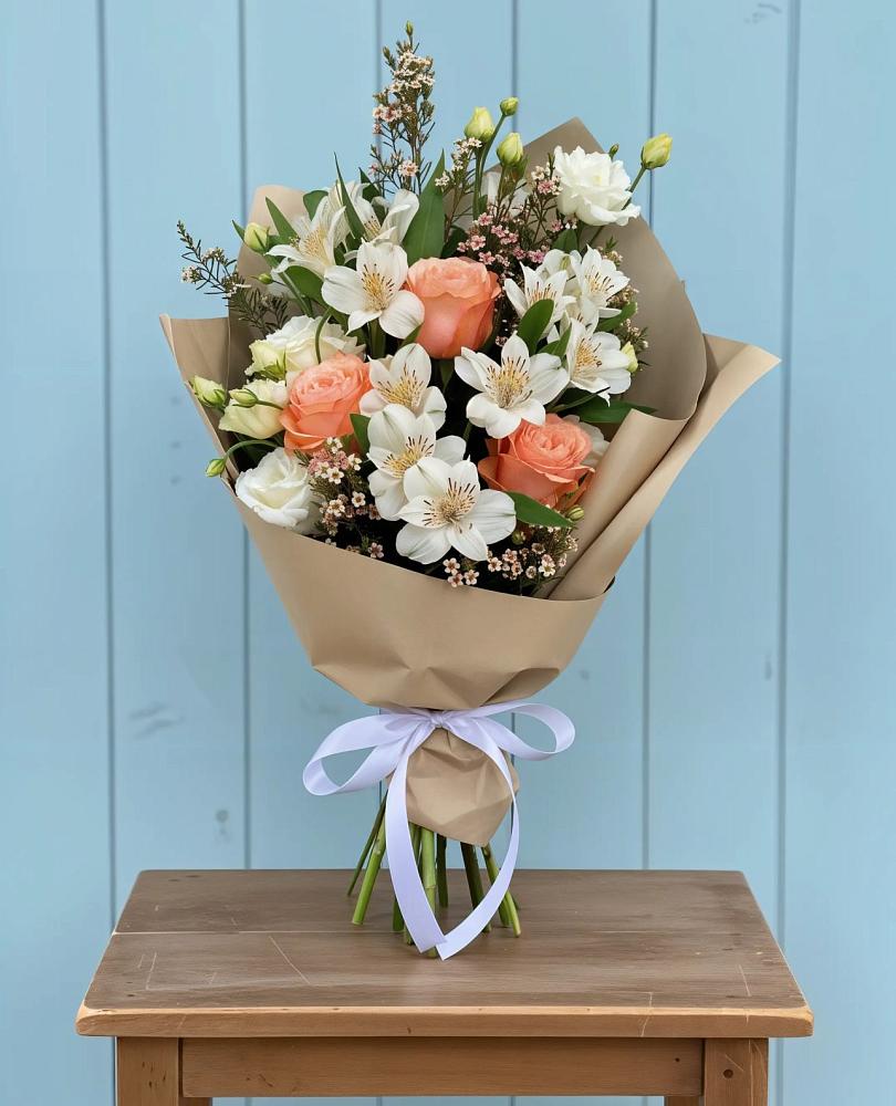 Букет цветов из: Альстромерии, Лизиантусы, Розы и Хризантемы в Первомайском Алтайского края